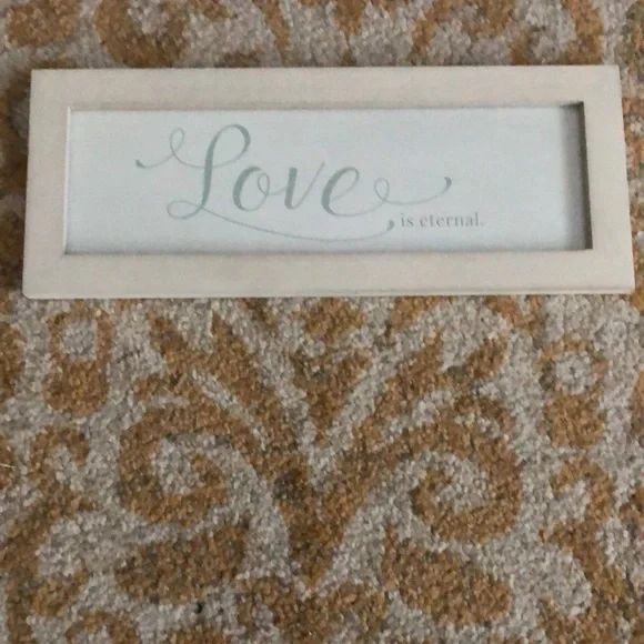 LOVE and FAMILY 2 piece wall signs - Picture 3 of 4